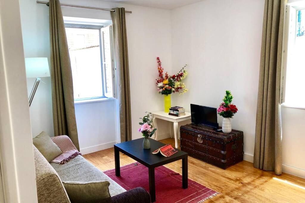 32 2 - Heart Of Lisbon Private Apartment, Bairro Alto Exteriör bild